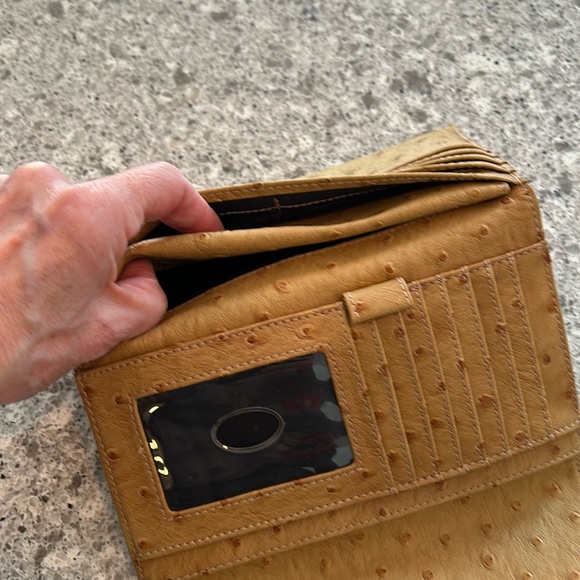 Women’s Guess leather wallet. - Picture 7 of 12